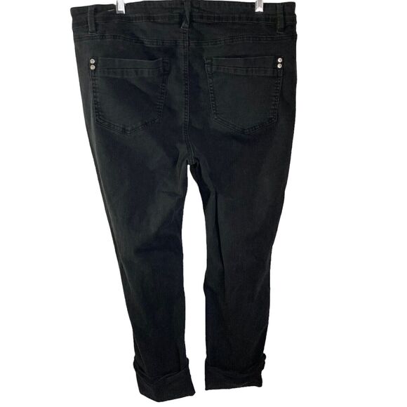 Almost Famous Jeans Womens Size 18 Distressed Black Cuffed - Picture 2 of 8